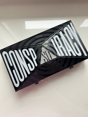 Jeffree Star x Shane Dawson Conspiracy Eyeshadow Palette